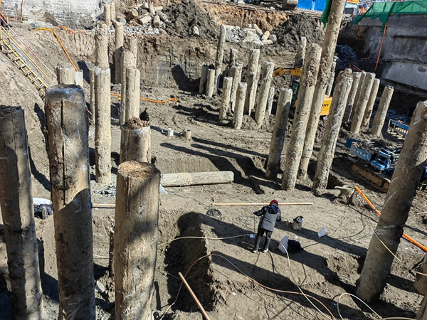 灌注桩破桩头施工